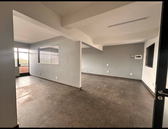 79M² OFFICE TO LET IN GREENSIDE